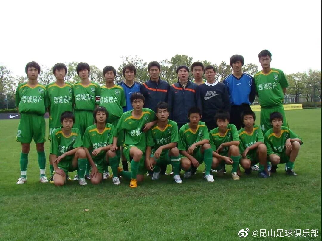 曾入选全运会却伤退也曾踢过沙足上过综艺大学毕业再战职业联赛