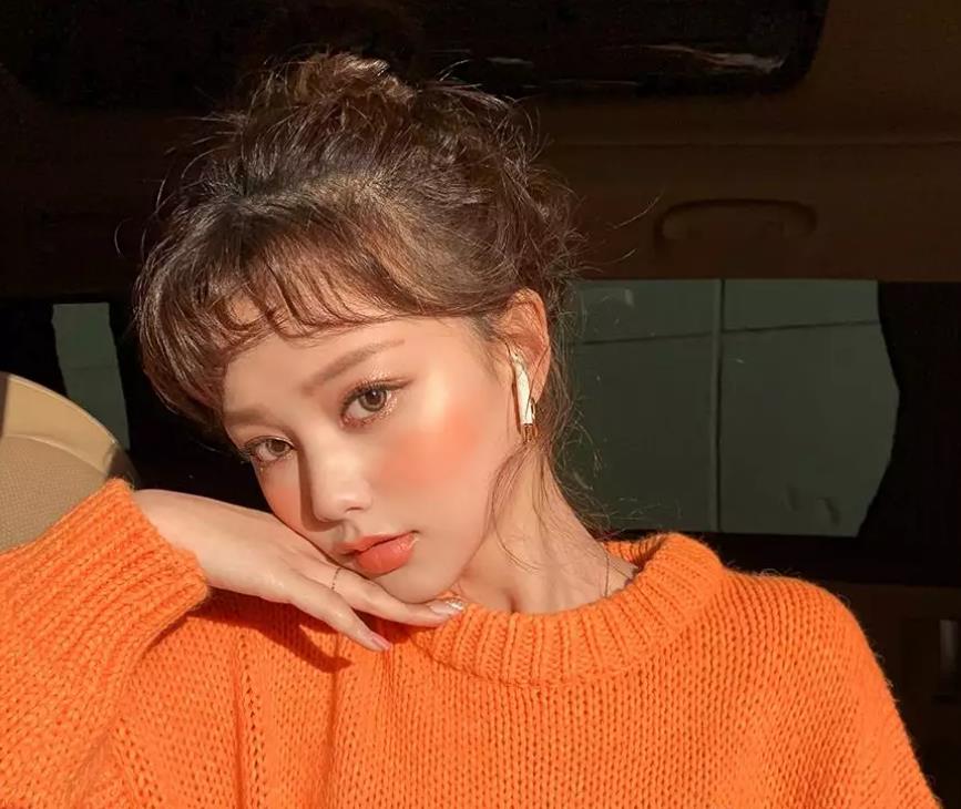 八字刘海怎么打理快速出门,出门刘海乱了