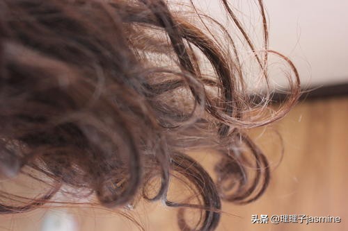 怎样使毛躁的头发变顺直,怎么才能让头发变直又顺