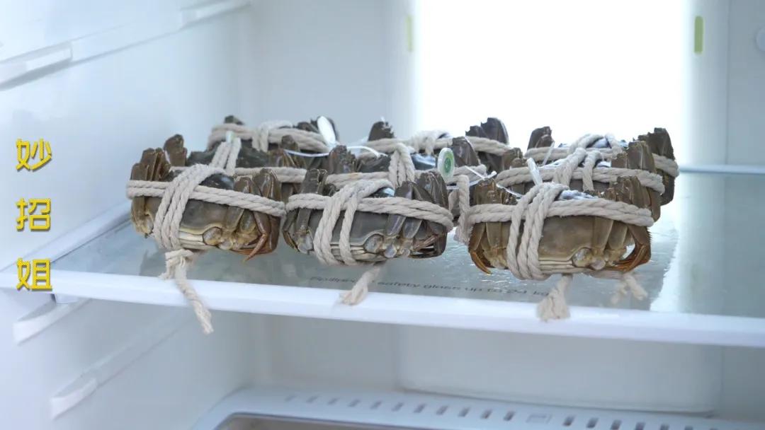 卖螃蟹怎么存放活得更久,蟹农是怎么保存螃蟹的