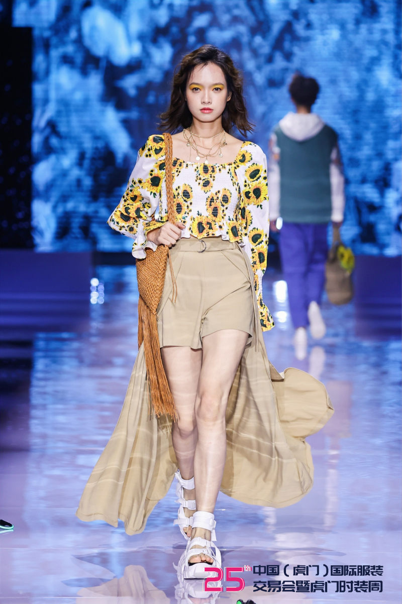 以纯2019夏季秀场,以纯女装2019发布会