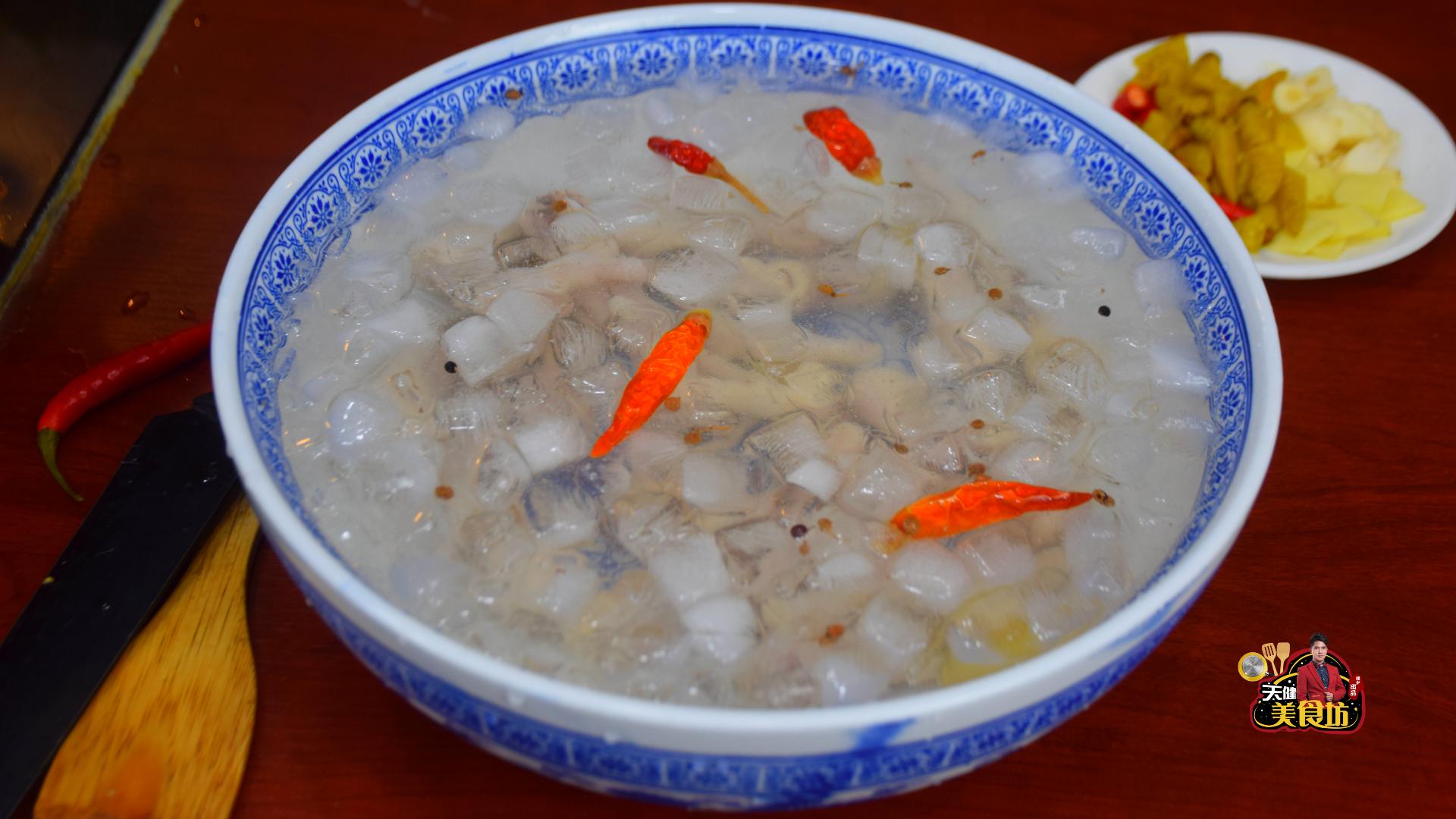 泡椒凤爪正宗家庭做法,教您自制柠檬泡椒凤爪洁白脆爽