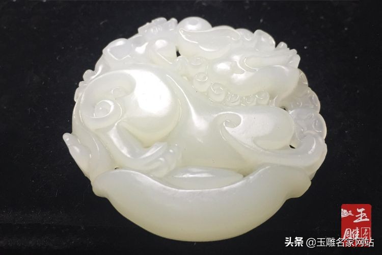 阿富汗玉和汉白玉摆件,阿富汗玉摆件有收藏价值吗