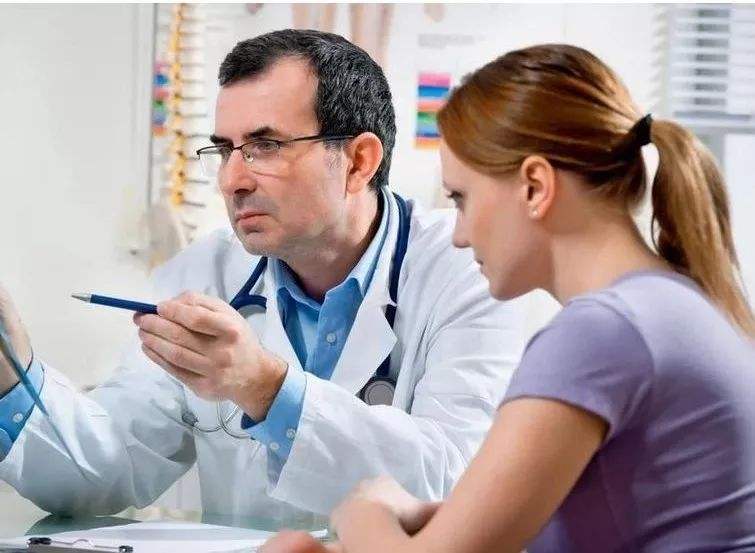 女人更年期什么时候会绝经,女性绝经前是更年期开始吗