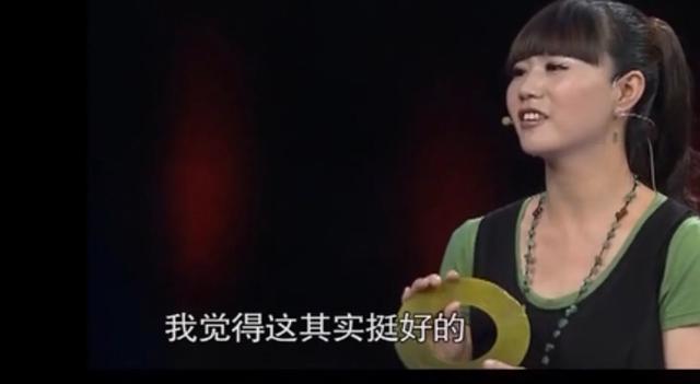 年轻女子拿玉环给专家鉴定，专家：媲美和氏璧！