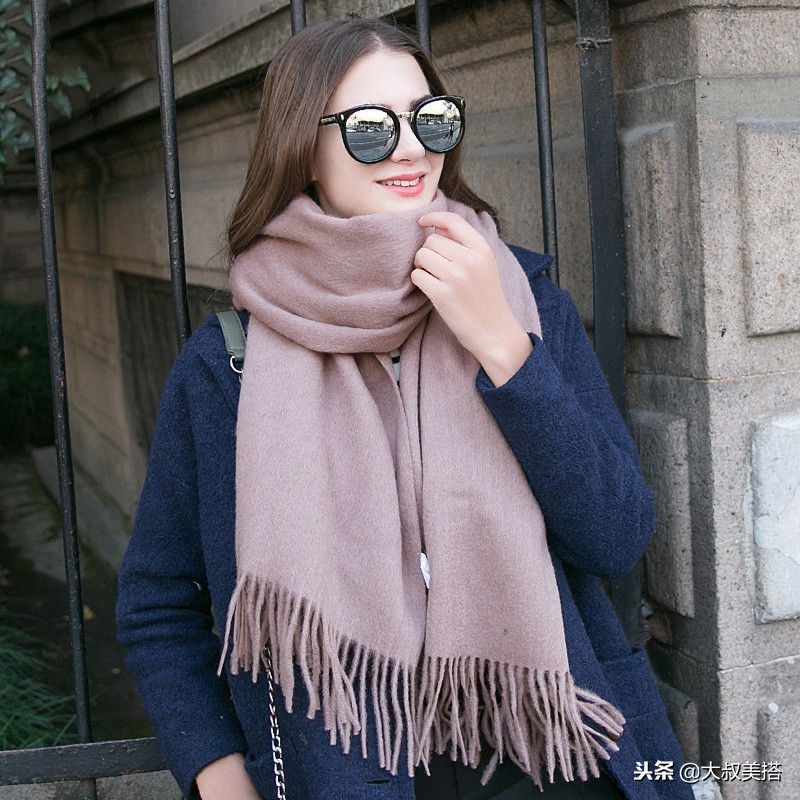 穿大衣冬季长款围巾系法大全,冬季配羊毛大衣围巾系法大全