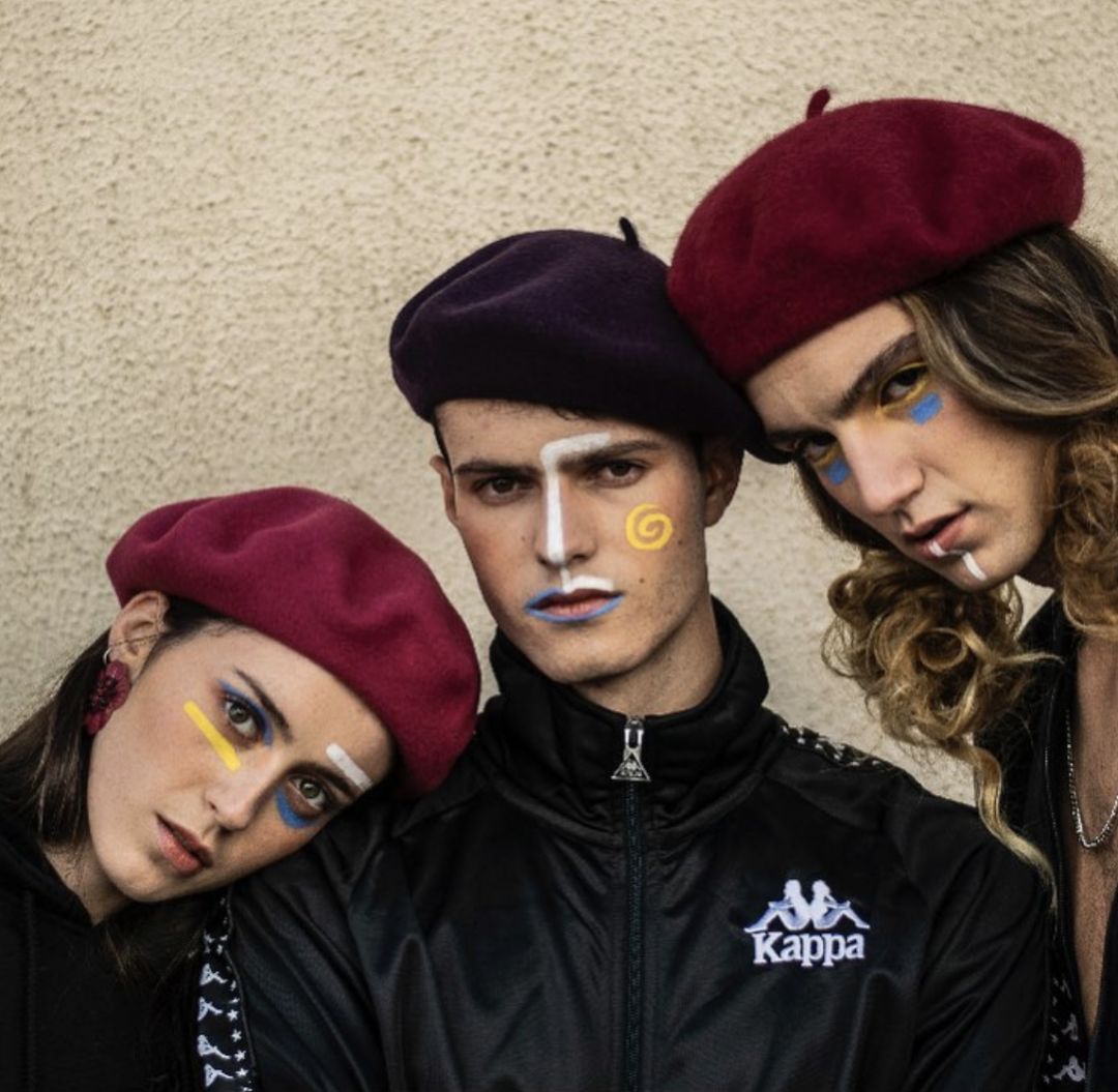 周冬雨少年的你演技混剪,少年的你幕后剧组陪周冬雨剃寸头