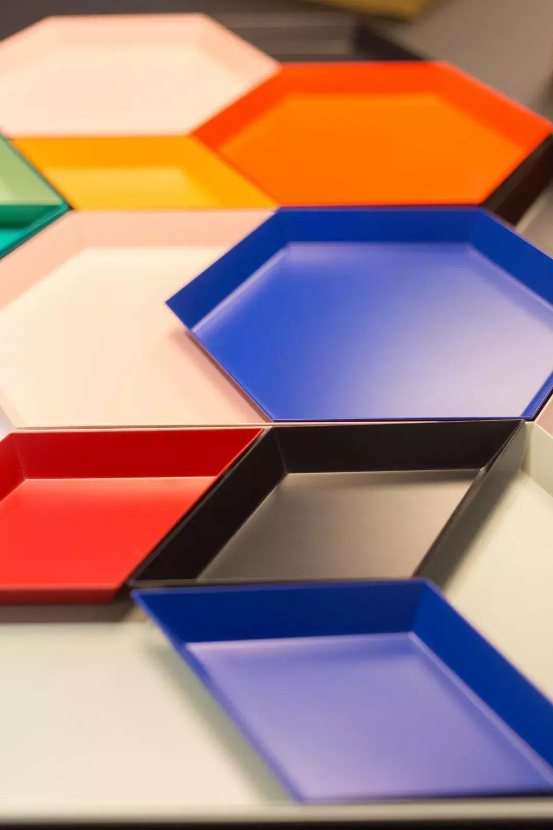 HAY,也许你根本不要那么多,一个微笑的弧线就够了