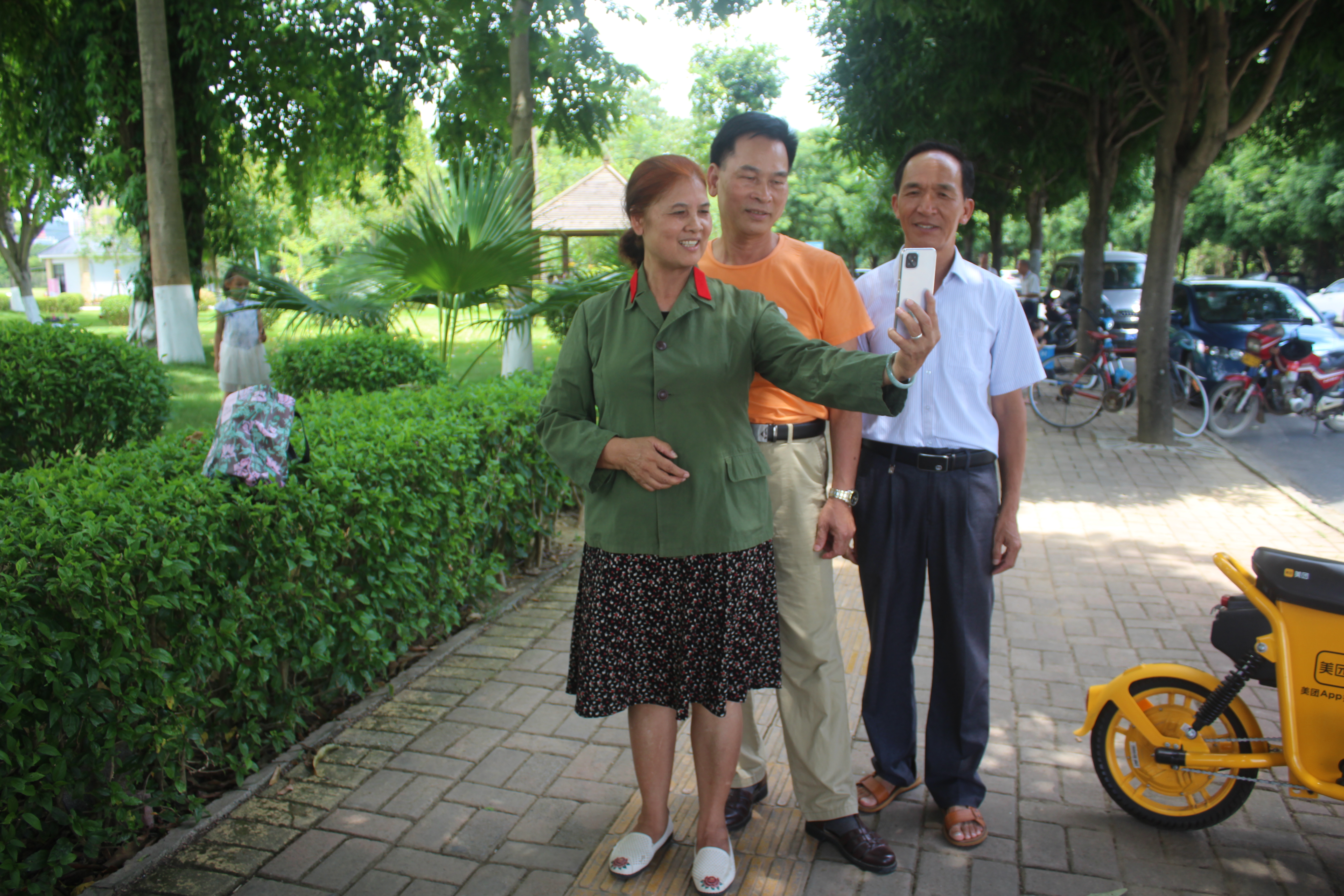 走进广空岁月永恒——地空导弹六团与四五八医院战友庆“八一”