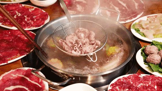 中国人又对火锅下手：火锅奶茶、火锅蛋糕，而老外吃的火锅更奇怪