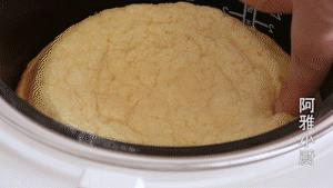 早餐蛋糕如何做才松软好吃,如何用电饭煲制作松软香甜蛋糕