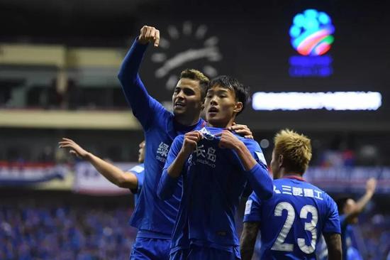 广州恒大韦世豪杨立瑜,2019中超联赛杨立瑜