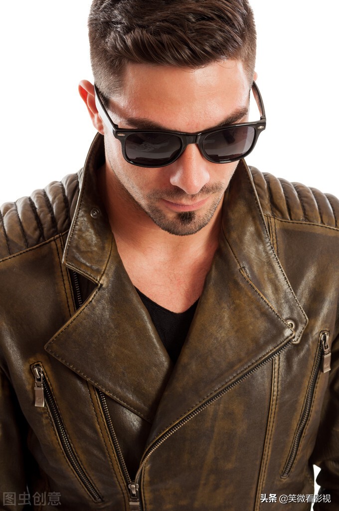 咖啡色猎装皮衣怎么搭配男士,男士牛仔衣皮衣叠穿搭配技巧