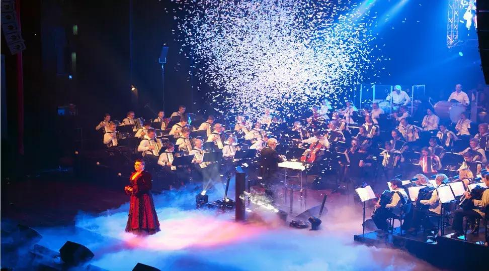 音乐烟花汇演视频,音乐篝火烟花秀