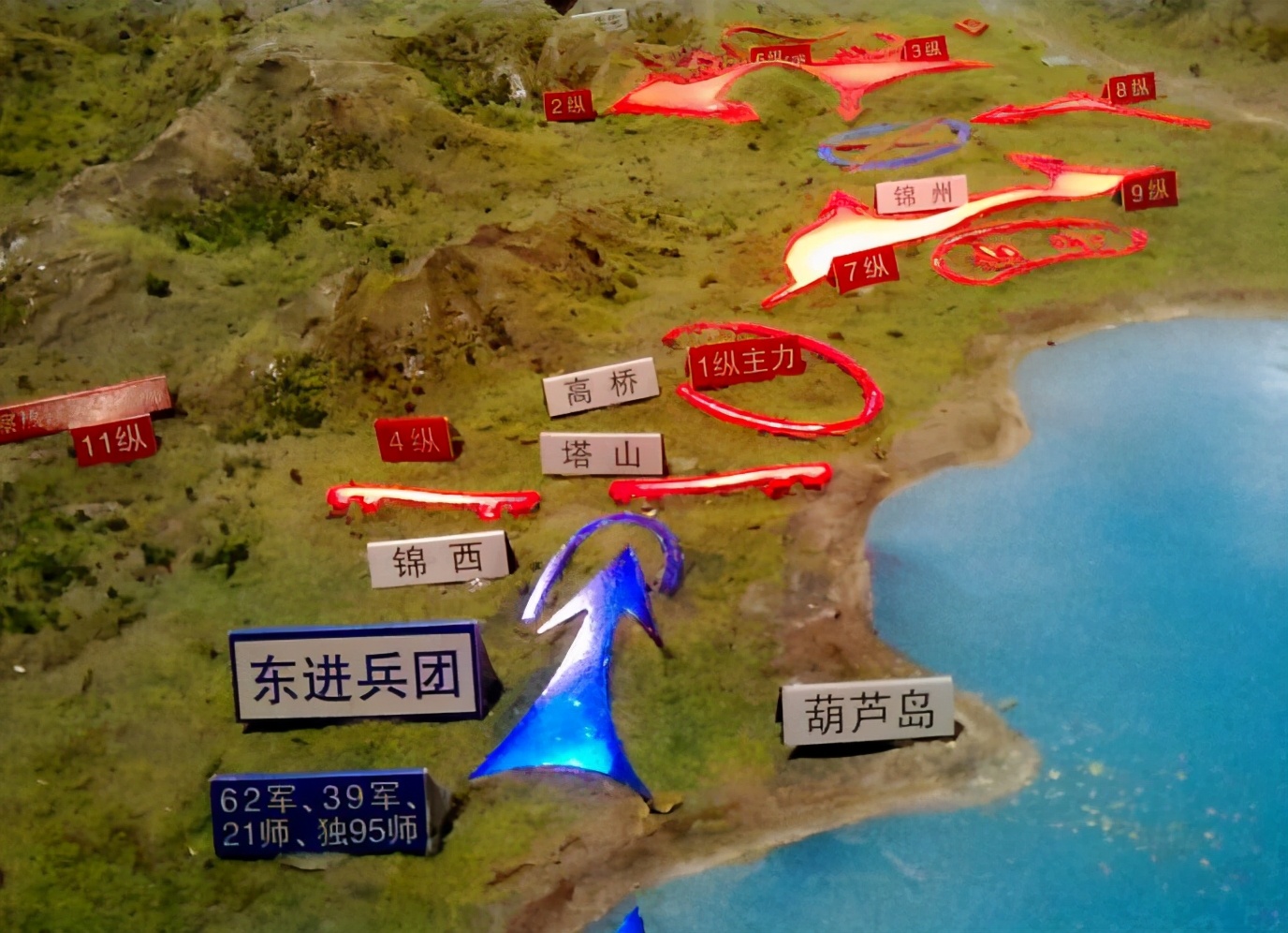 胡奇才突遭敌机轰炸,不怒反喜:我军赢定了