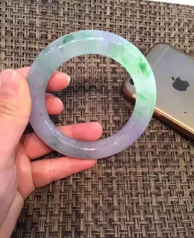 假翡翠对翡翠市场公信力的伤害,真翡翠比假翡翠好在哪