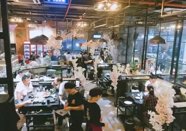 降温吃火锅是对冬天最起码的尊重,吃火锅是对冷天起码的尊重