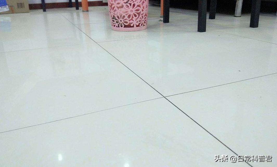 地板不耐脏一踩一个脚印怎么办,集装箱地板不耐脏有什么办法解决