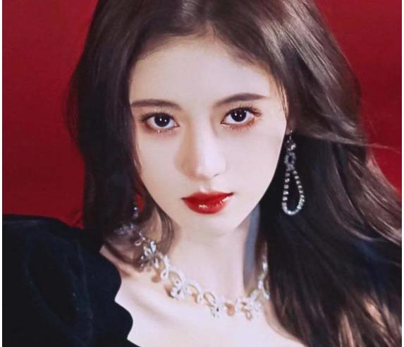 鞠婧祎与杨幂撞衫是谁先穿的,鞠婧祎穿山寨博主道歉