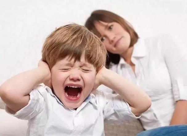 自己孩子犯错不要总给他找借口,孩子犯错不要只是数落