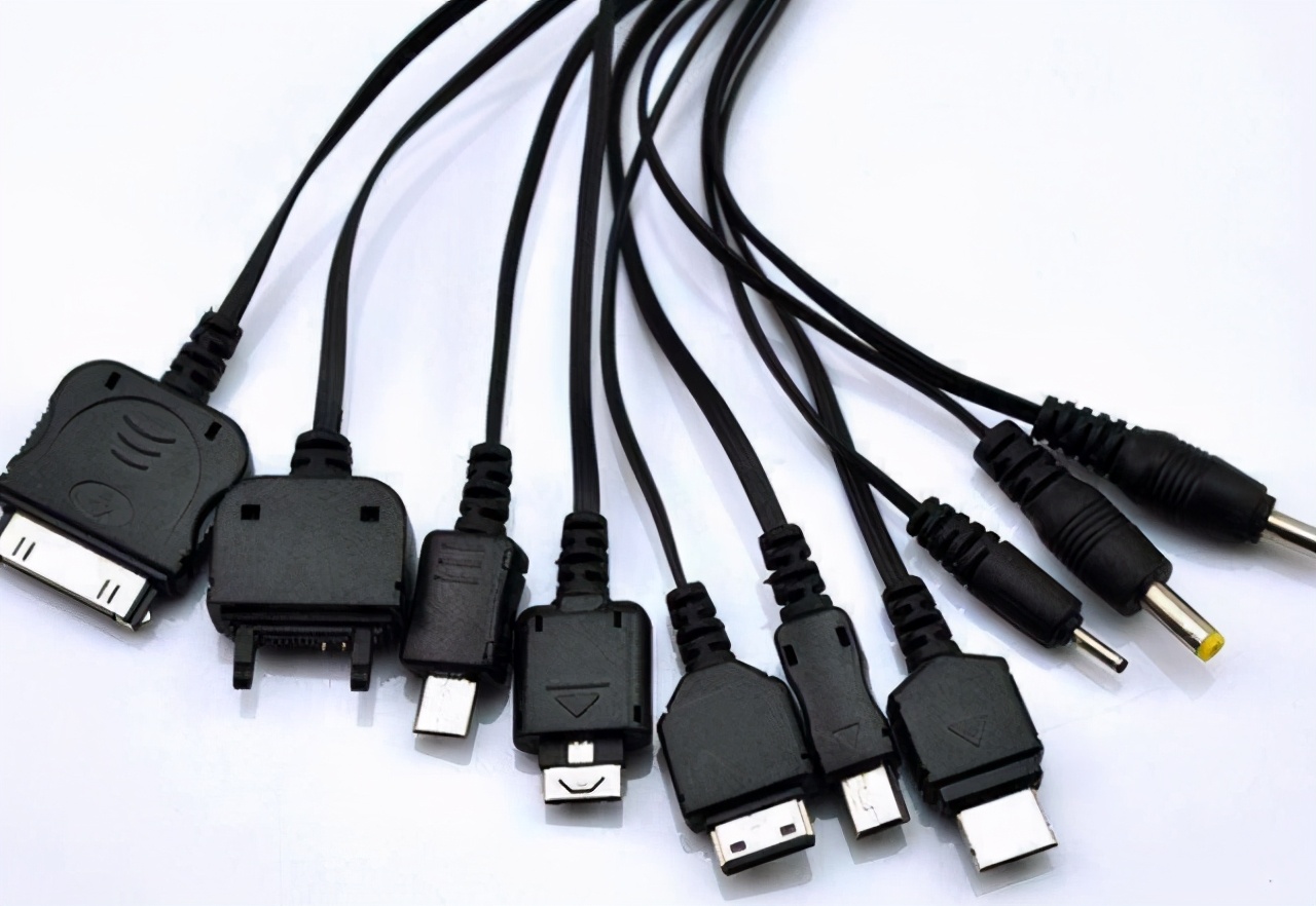 18岁发明万能充获奖被保送清华,18岁保送北大数学天才