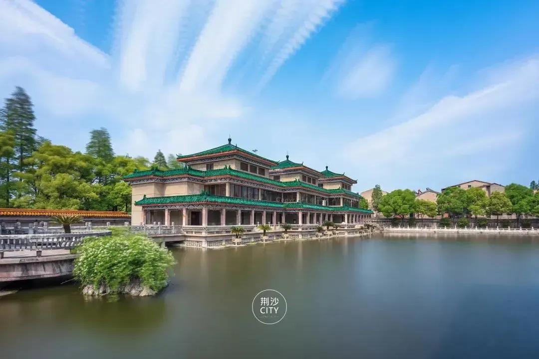 占地近5000亩!湖北一所大学坐拥“绝美”校园,学科实力“硬核”