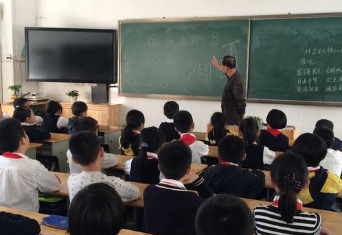 老师上课戴扩音器有什么坏处,戴扩音器上课对教师有什么危害