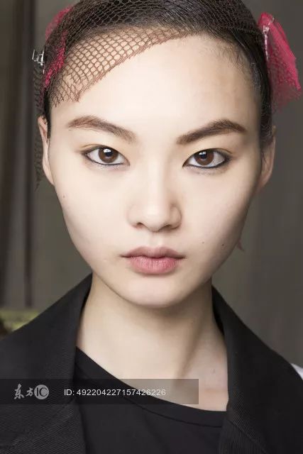 EIGSHOW丨鞠婧祎、李艺彤的仙女春夏妆容能让你美出新高度！