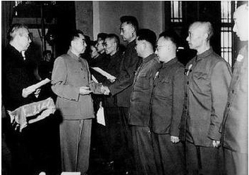 10大元帅颁发勋章现场实况视频,10大元帅授勋