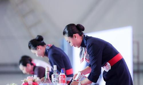 郑强教授讲空姐也招研究生了,郑强教授谈空姐为什么要长得漂亮