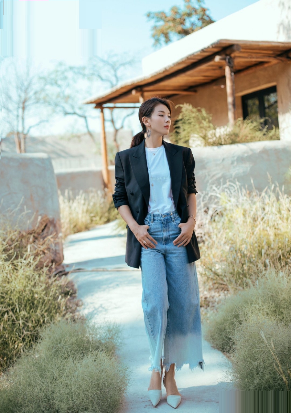 泰国版“杨幂”好性感！穿“深V裤”大秀腹肌，这身材真是爱了