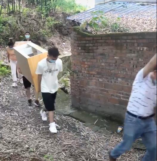 帮助贫困老人1000万粉丝,帮助贫困老人获赞200万