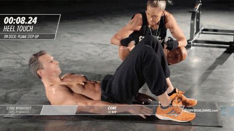 *辱侮**中国肌肉男的身材？网友：呸，你不配