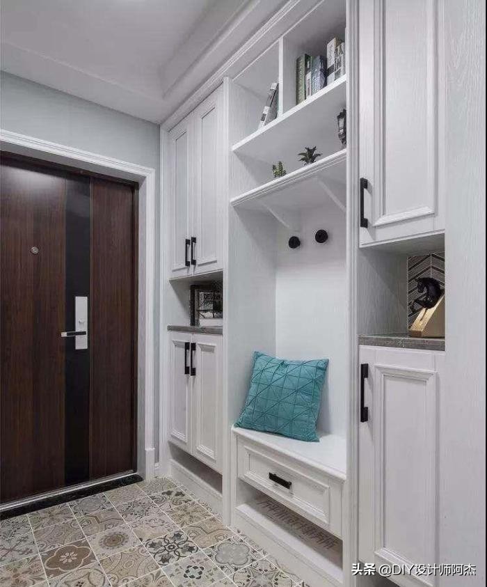 入户门右边一面墙酒柜鞋柜一体,入户门离墙比较窄怎样做法式鞋柜
