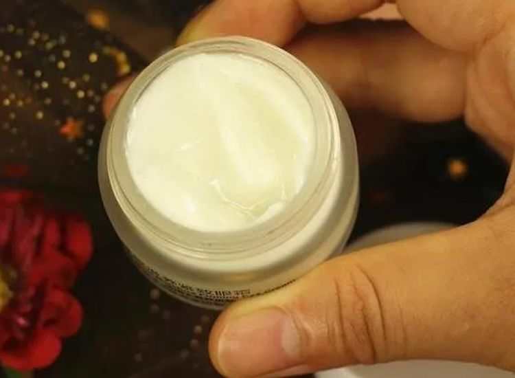 用过最良心的眼霜是哪一款,40岁左右公认最好用的眼霜老国货