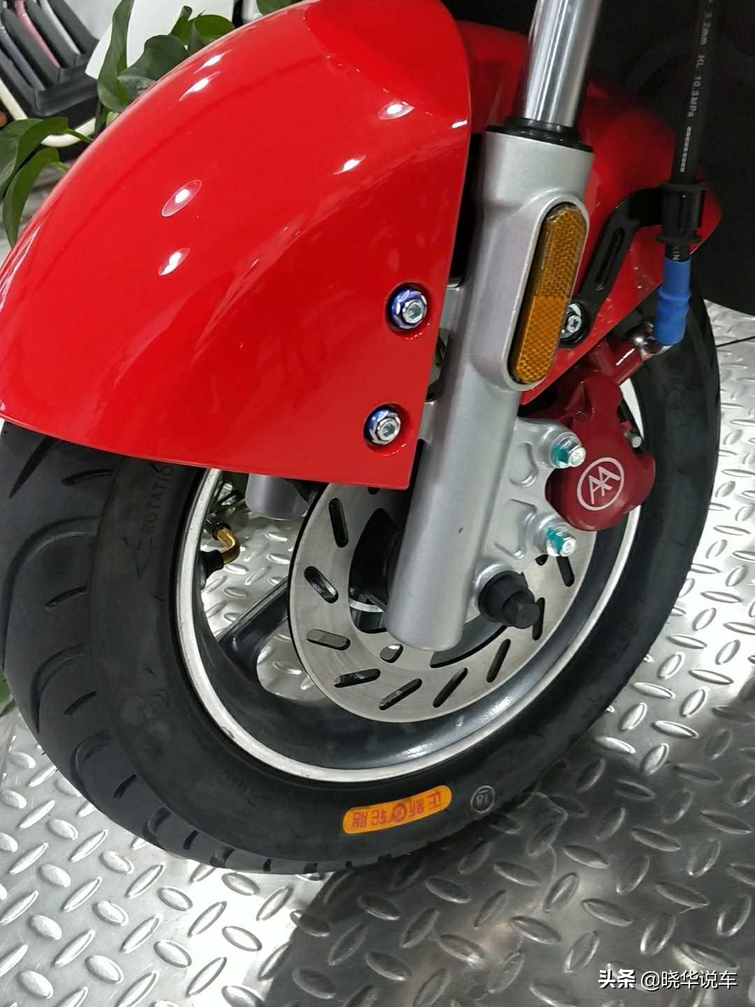 爱玛2018年的智能电摩,爱玛电摩最顶配版