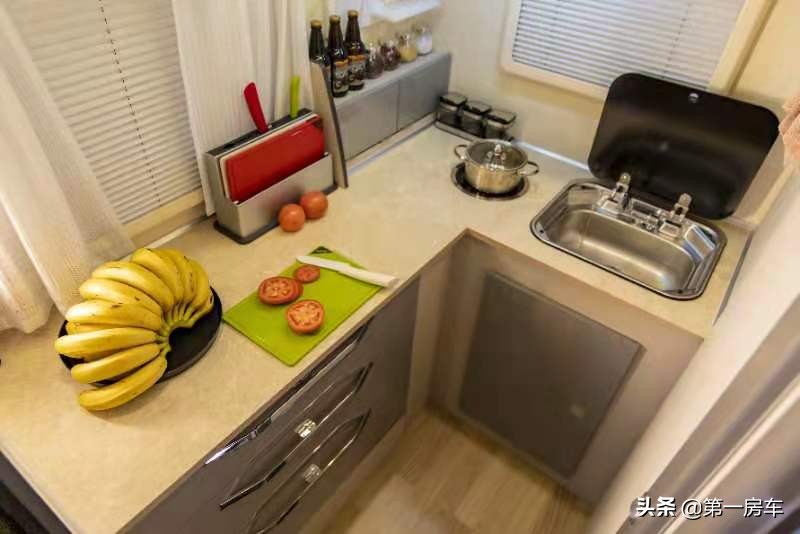 长城炮房车底盘升级气囊,长城炮4座房车测评