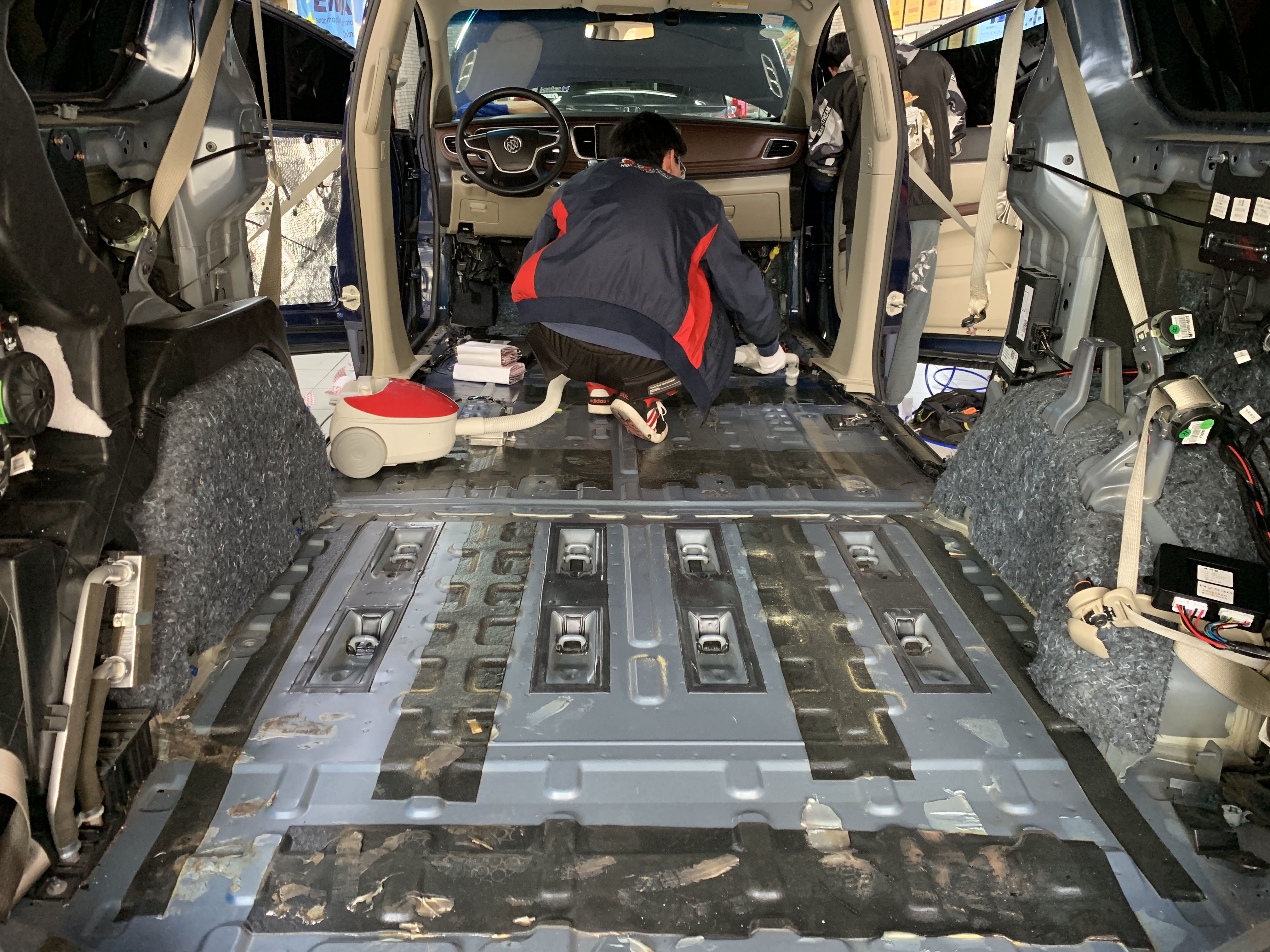 北京别克gl8隔音改装,上海别克gl8隔音