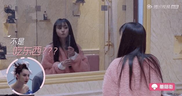 还不到30岁的郑爽，法令纹就这么明显了？*力暴**按摩，她的脸没事吧