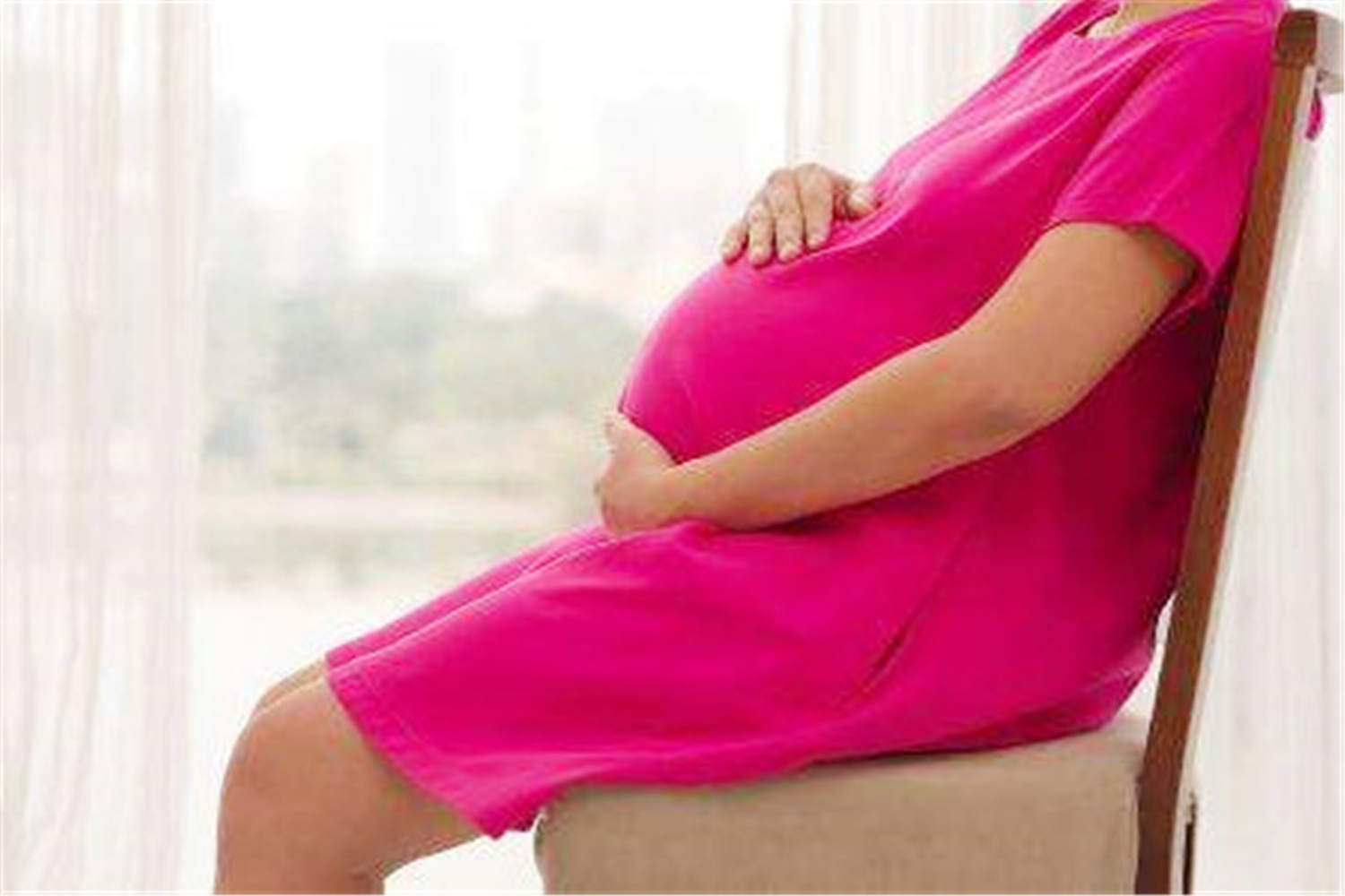 孕晚期耻骨疼患者的注意事项,孕期耻骨疼有什么方法能缓解