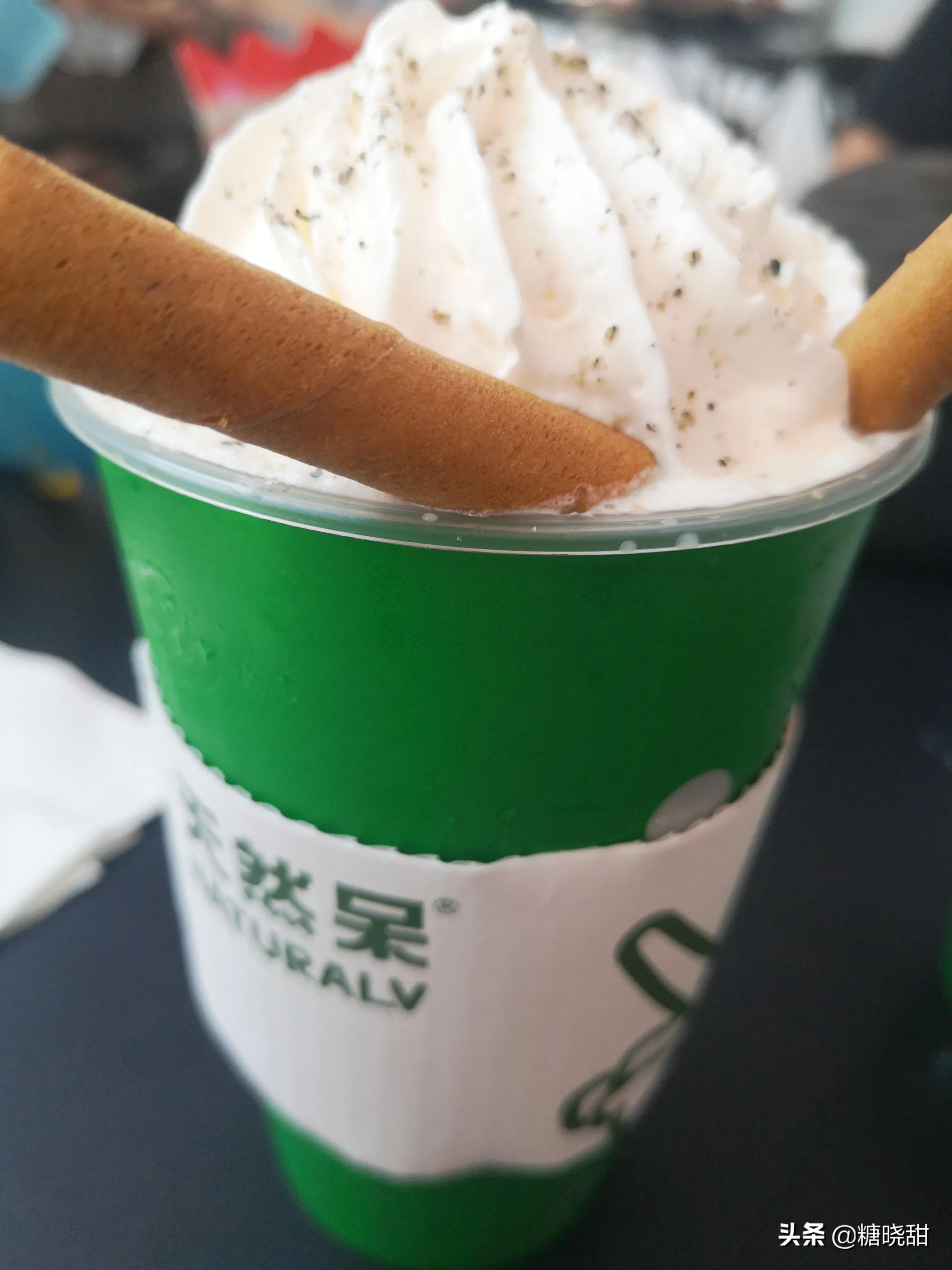 关晓彤奶茶店网红探店,大logo探店关晓彤奶茶店