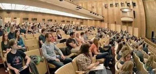 国外的月亮真的比国内好吗,外国的月亮比国内的大