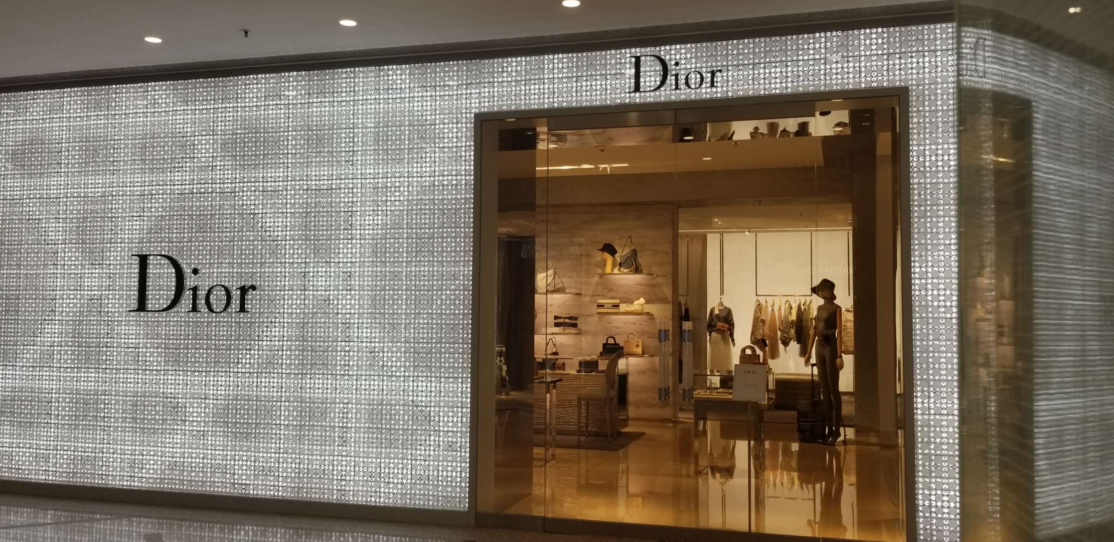 铜锣湾奢侈品时代广场购物攻略,铜锣湾潮流汇购物商城