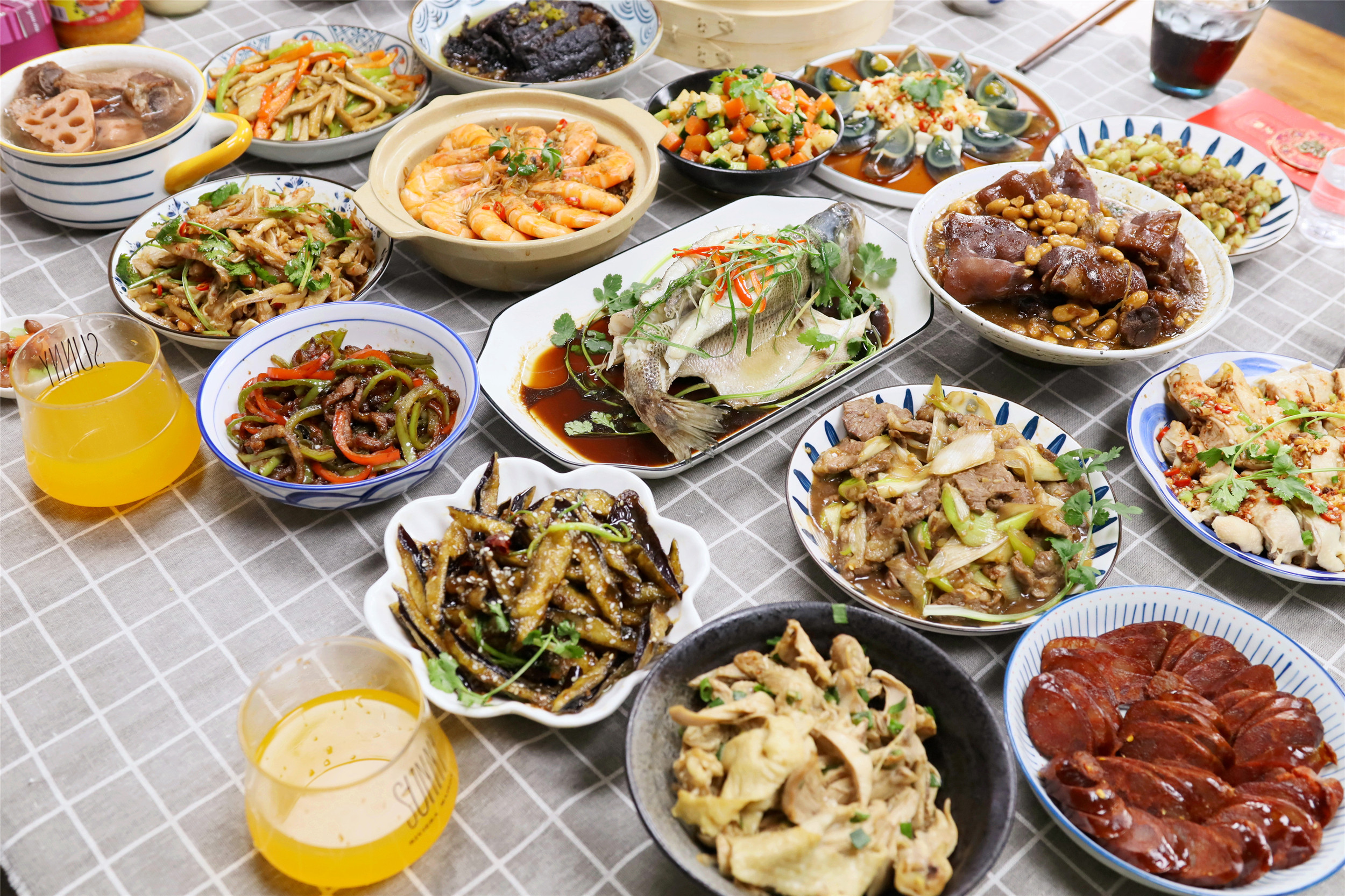 年夜饭必备菜肴上桌全家抢着吃,2021年夜饭菜单16个菜做法