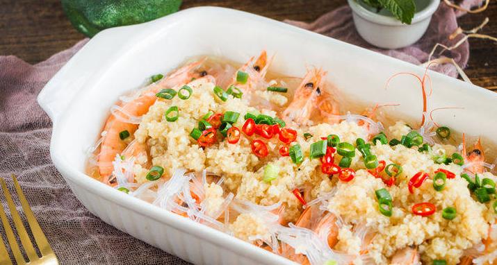 蒜蓉开背虾蒸粉丝的做法家常,彩虹小厨做的蒜蓉粉丝蒸虾