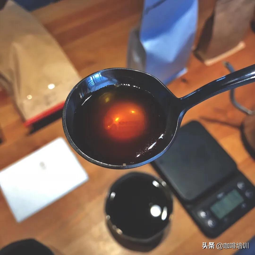 泡速溶咖啡用多少度水温,手冲咖啡水温太高会怎么样