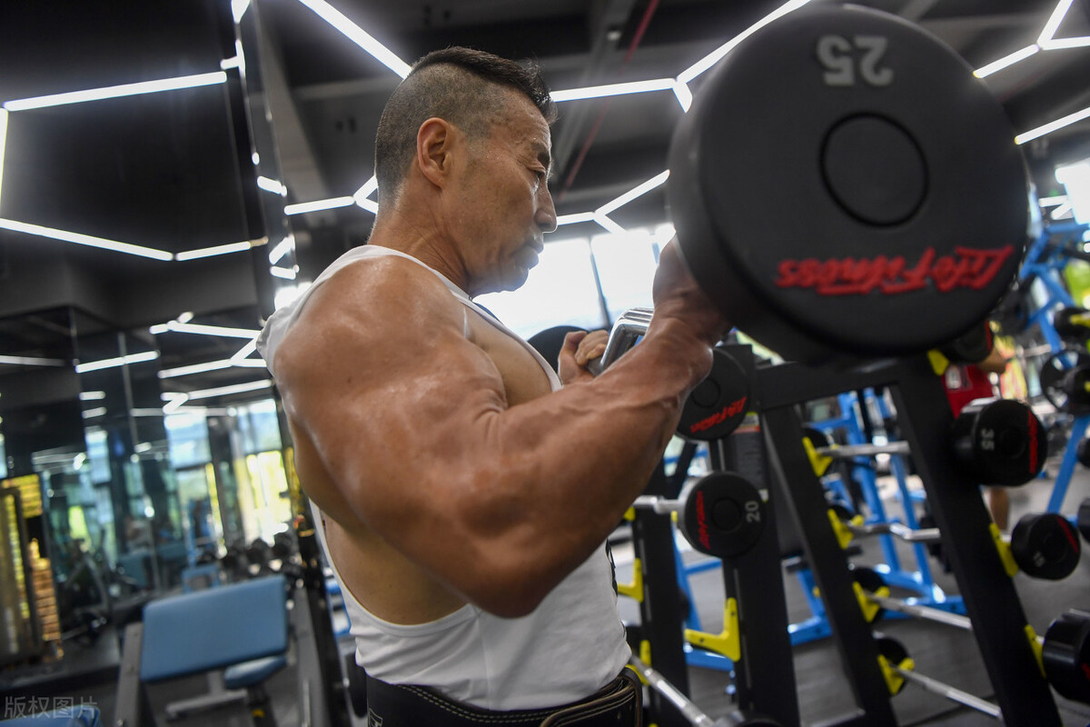 瘦子健身怎么补充增肌粉,新手健身怎么吃增肌粉