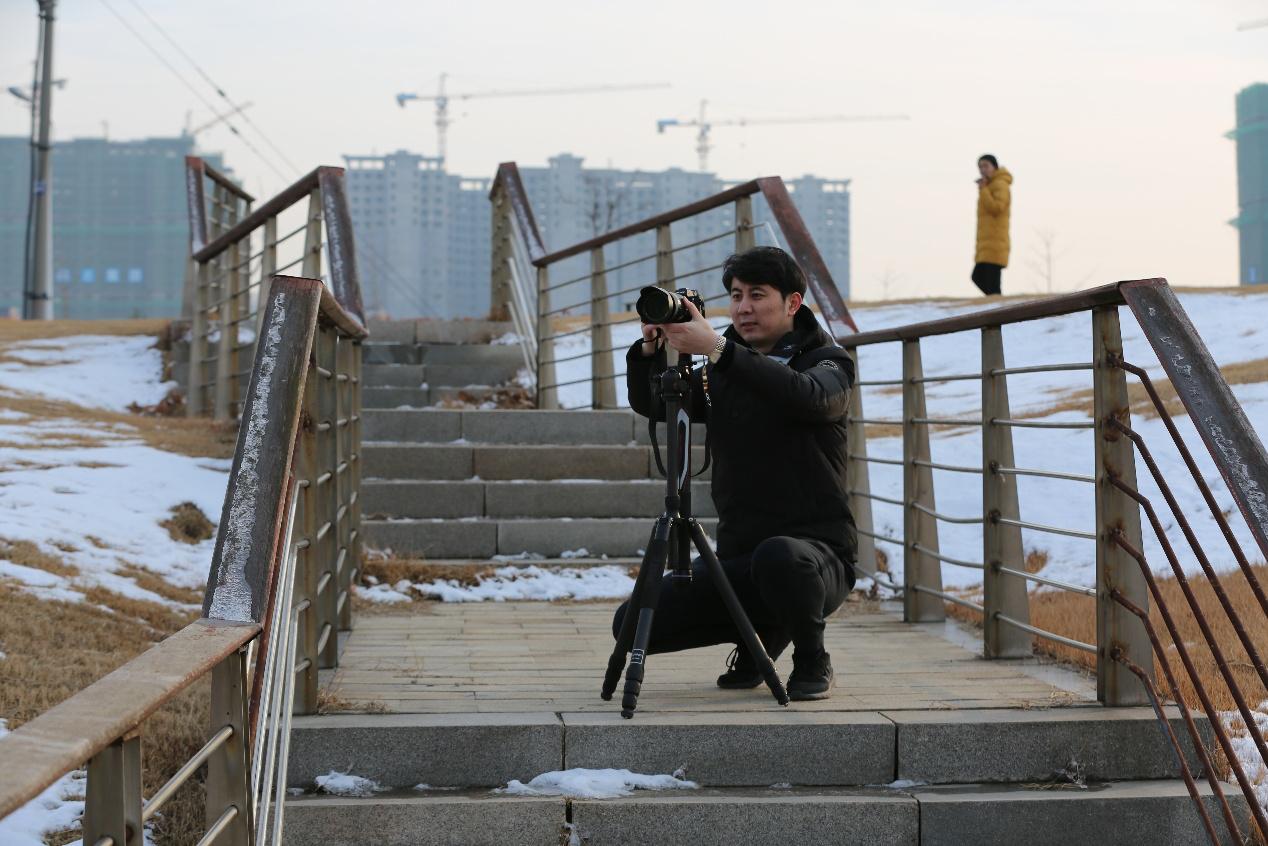 拥有属于自己摇滚的电影—便携式魔爪slypodE电动伸缩摄影杆评测