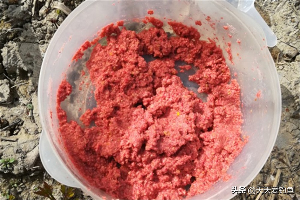 腥味饵料和浓香饵可以一起用吗,一年四季野钓能用腥香饵料吗