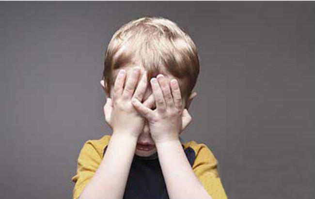 孩子认生的原因和解决方法,小孩什么时候会出现认生行为